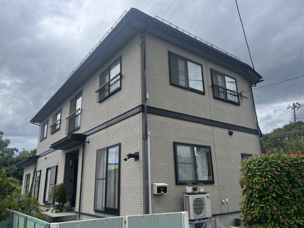 山形県山形市窯業サイディング【ラジカル4回塗り】金属屋根【ラジカル3回塗り】面積【外壁186㎡屋根99㎡】 施工前