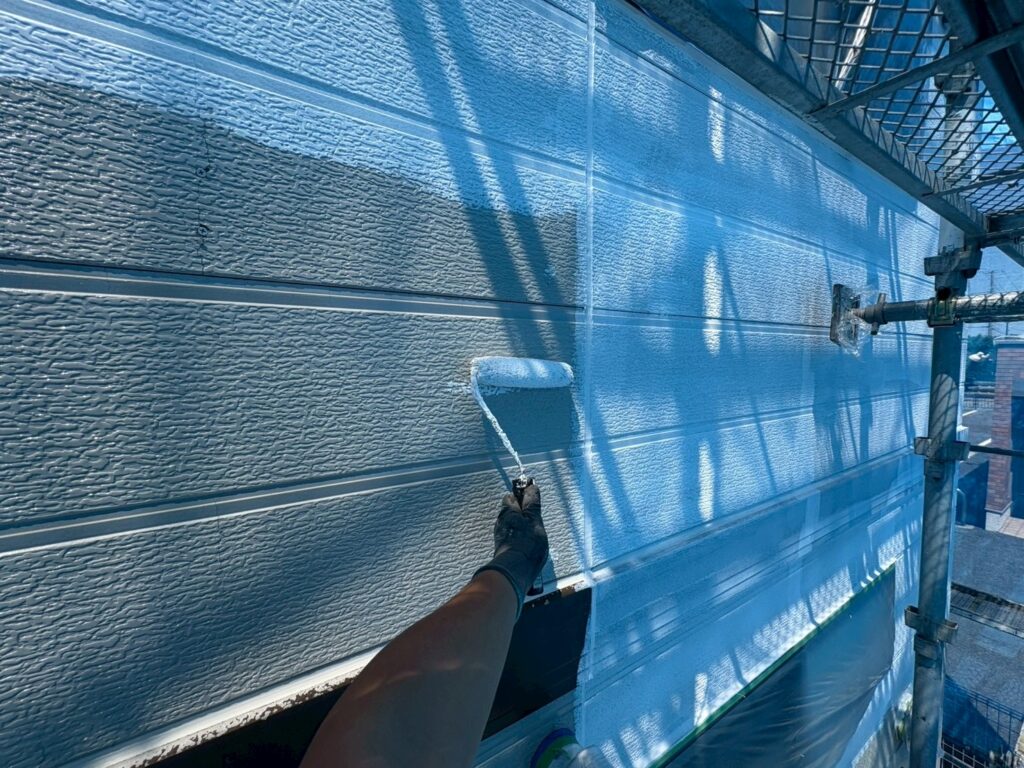 外壁2度塗り目サーフ