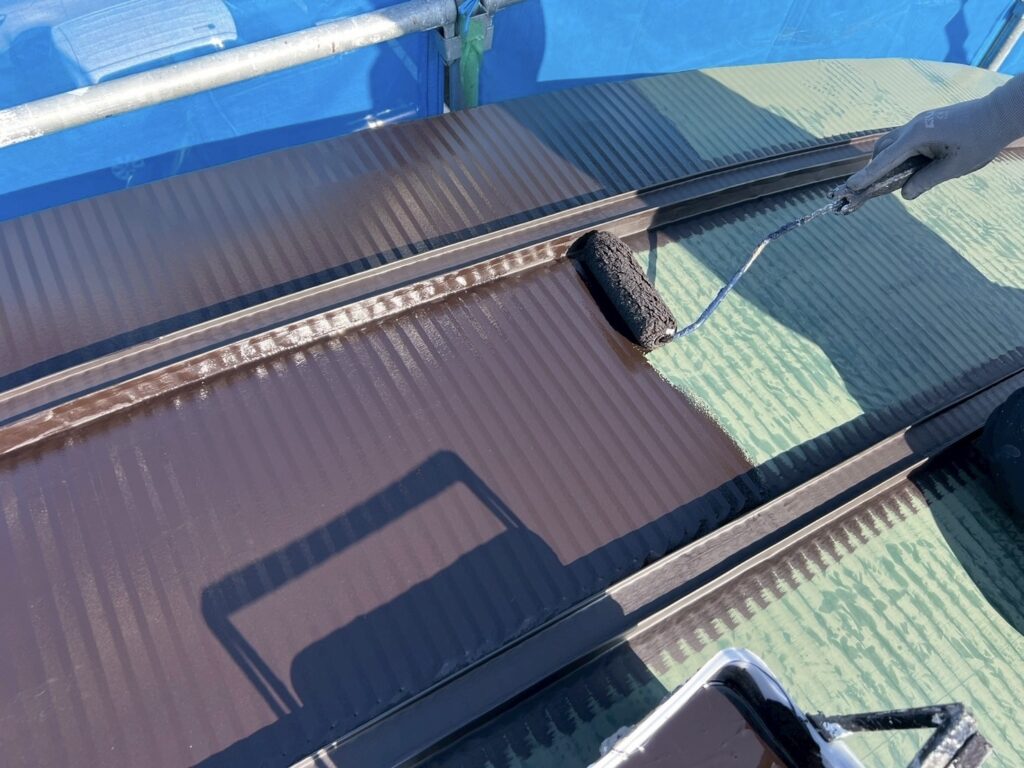 屋根1度塗り目サビ止め