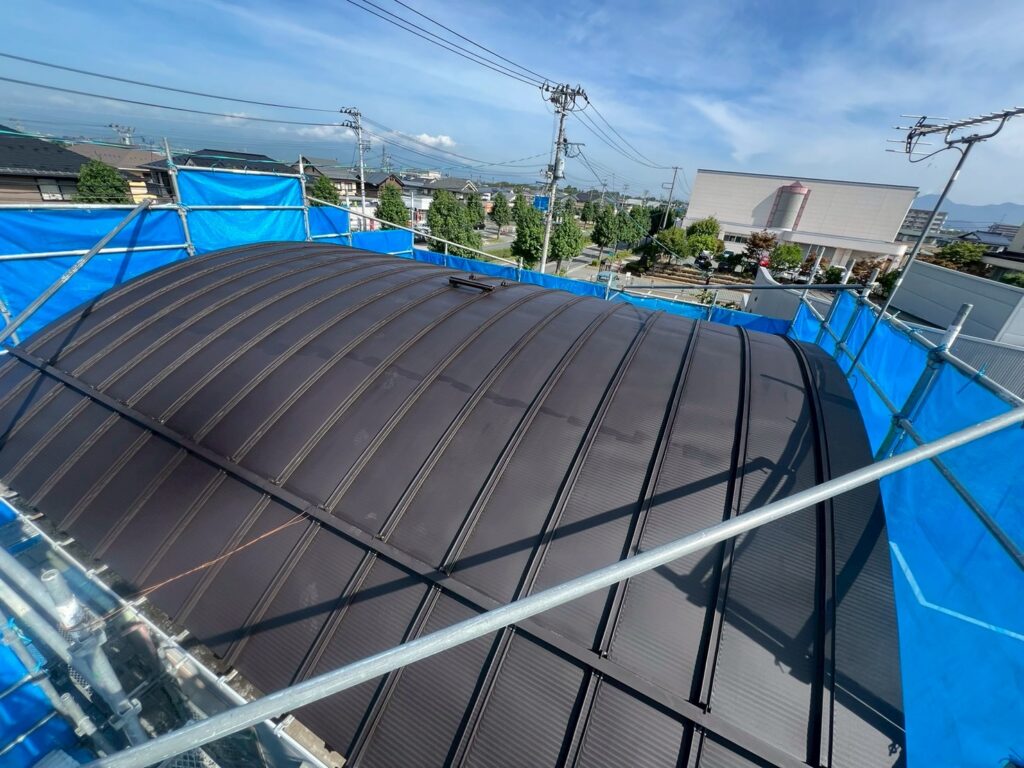 屋根下塗り完了