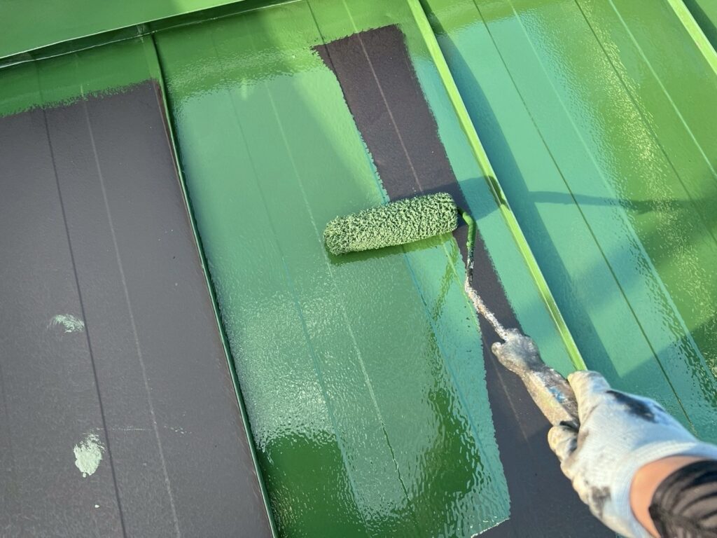 屋根2度塗り目ラジカル