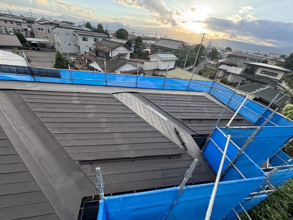 屋根下塗り完了