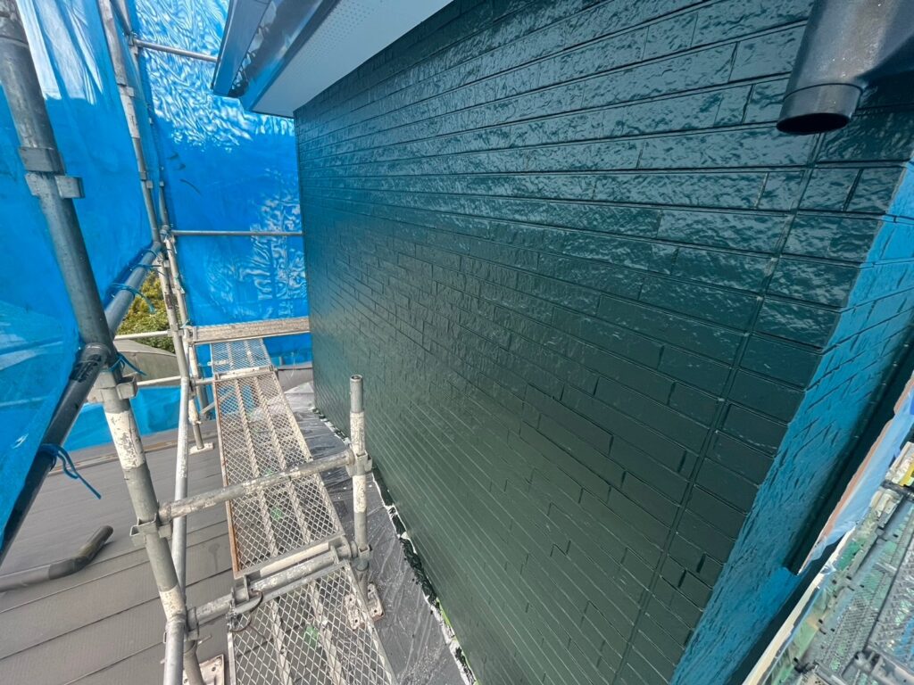 外壁中塗り上塗り完了