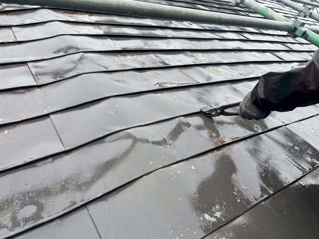 屋根ハゼ起こし