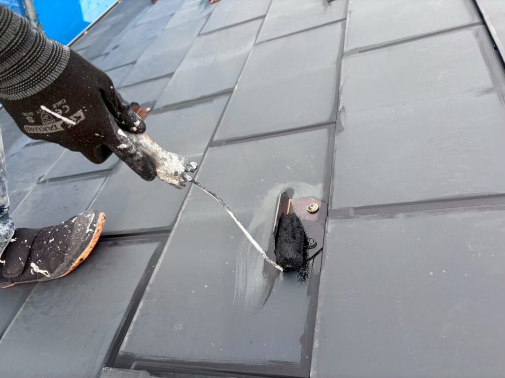 屋根専用プライマー下塗り