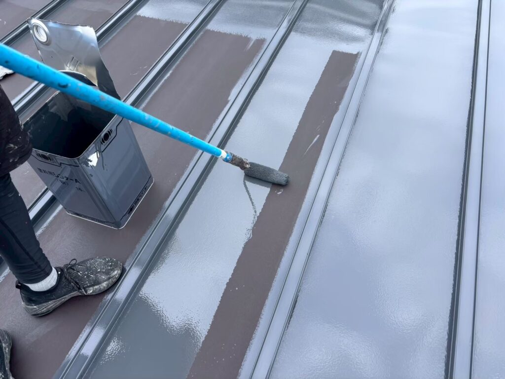 屋根無機中塗り