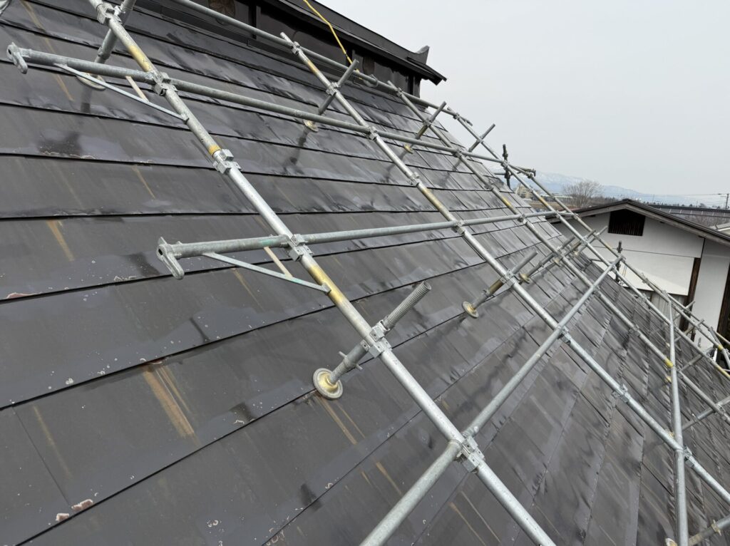 屋根足場着工