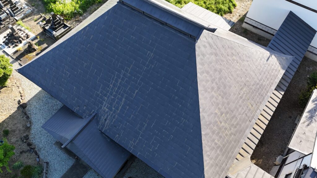 雲祥院 金属屋根 金属サイディング【ラジカル3回塗り】【雨樋交換】面積【屋根231㎡】【外壁180㎡】 施工前