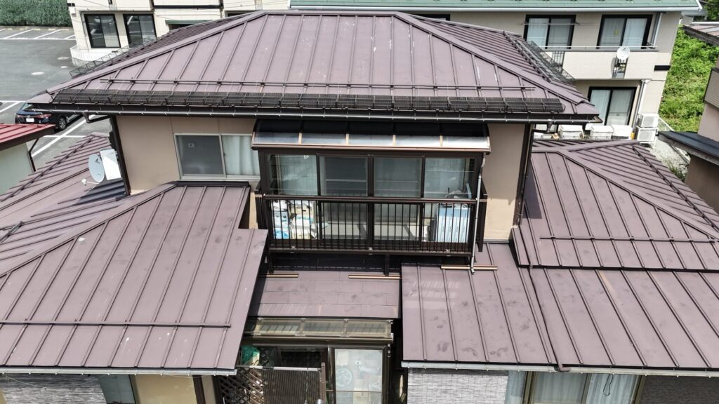 金属屋根【ラジカル3回塗り】面積【屋根186㎡】 施工前