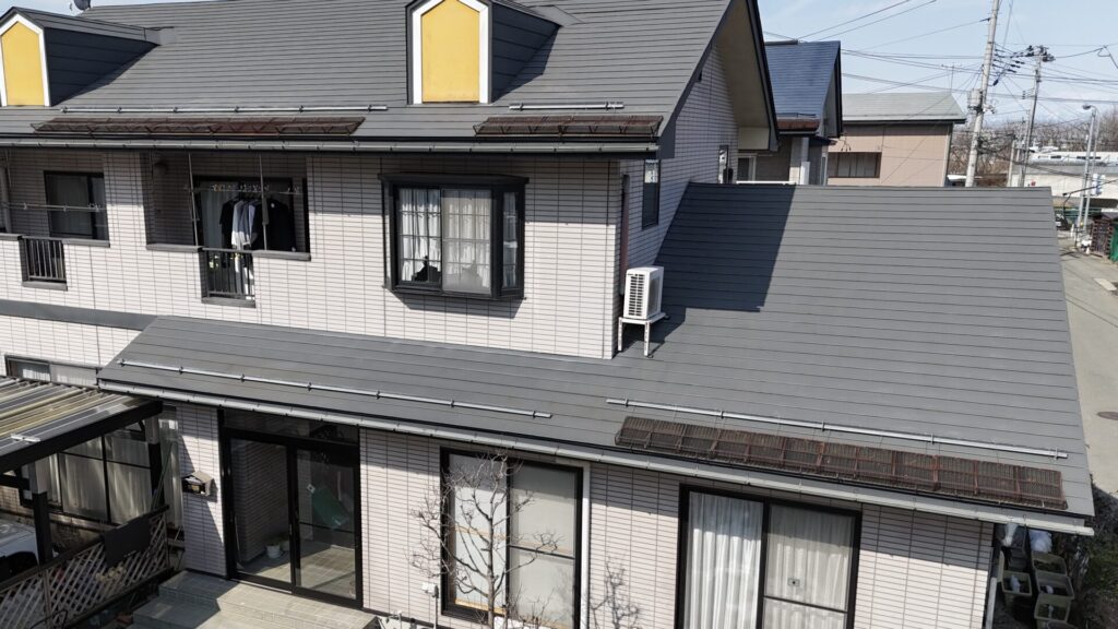 窯業サイディング【無機5回塗り】金属屋根 【無機3回塗り】面積【外壁194㎡屋根170㎡】ダブルトーン 施工前