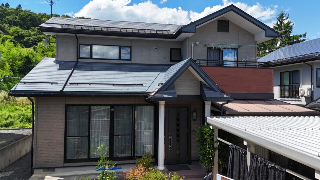 山形県天童市窯業サイディング【ラジカル4回塗り】【外壁カバー】金属屋根【無機3回塗り】【雪止め交換】面積【外壁127㎡屋根124㎡】 施工前