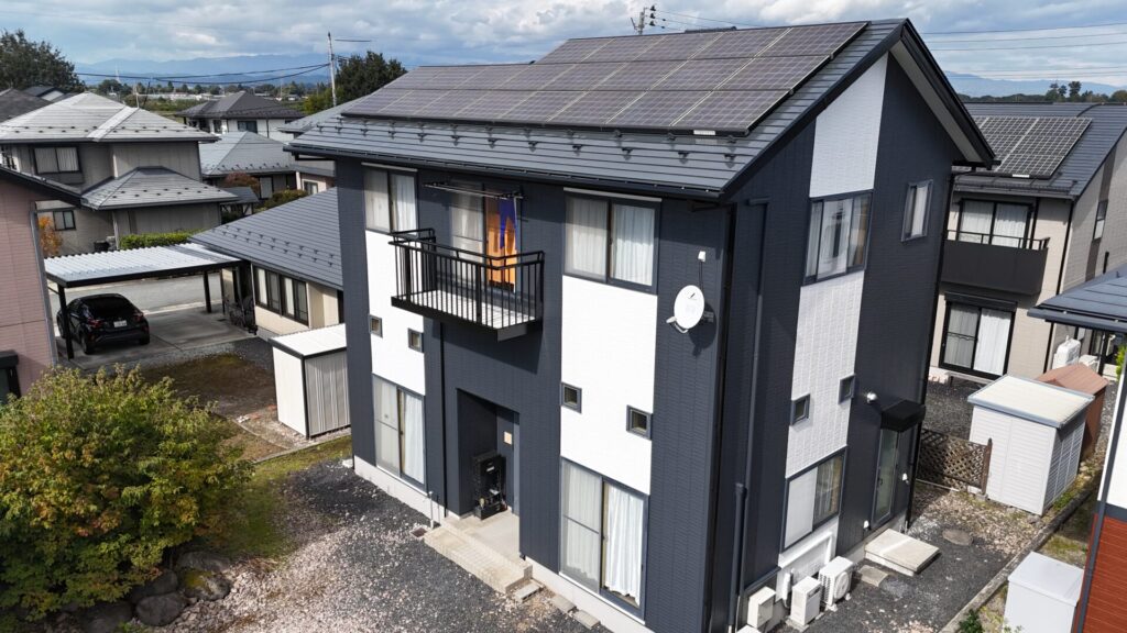 窯業サイディング【無機4回塗り】金属屋根 【無機3回塗り】【雪止め交換】面積【外壁185㎡屋根58㎡】 施工後