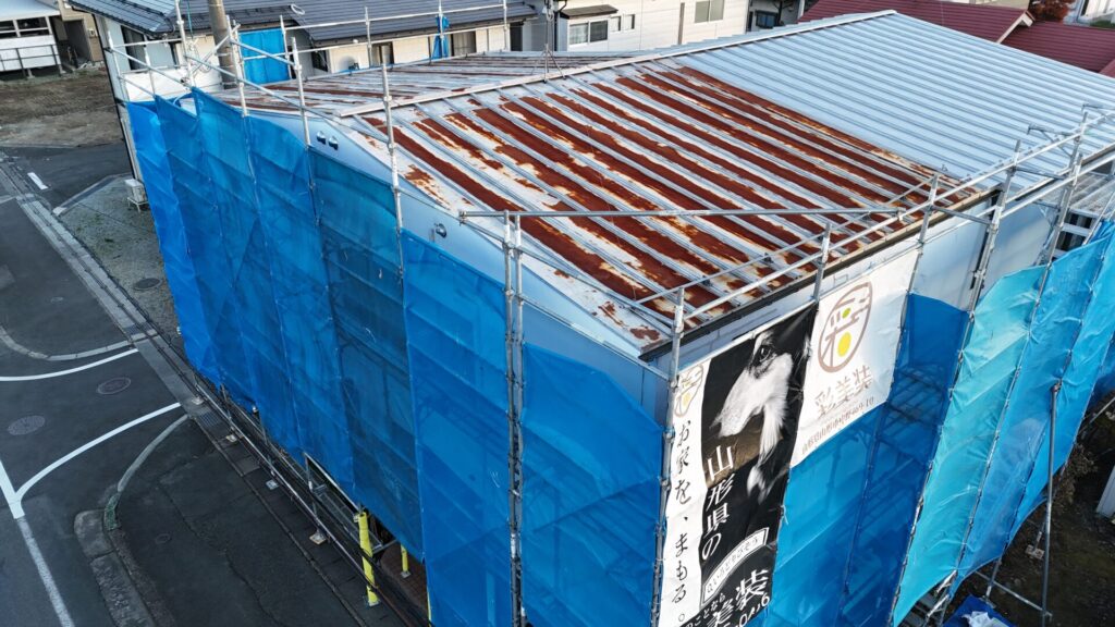山形県山形市モルタル外壁【ラジカル3回塗り】金属屋根【シリコン3回塗り】面積【外壁162㎡屋根53㎡】【屋根カバー75㎡】 施工前