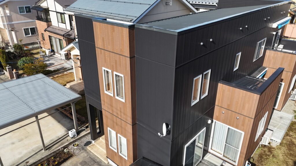 山形県山形市 金属サイディング【無機3回塗り】金属屋根 【無機3回塗り】【外壁張替え70㎡】【雪止め交換】面積【外壁223㎡屋根103㎡】